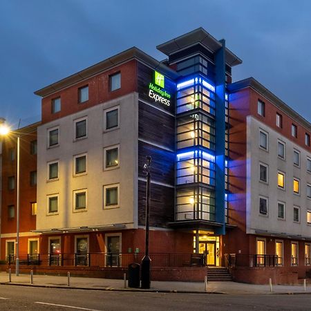 Holiday Inn Express Stevenage By Ihg Dış mekan fotoğraf