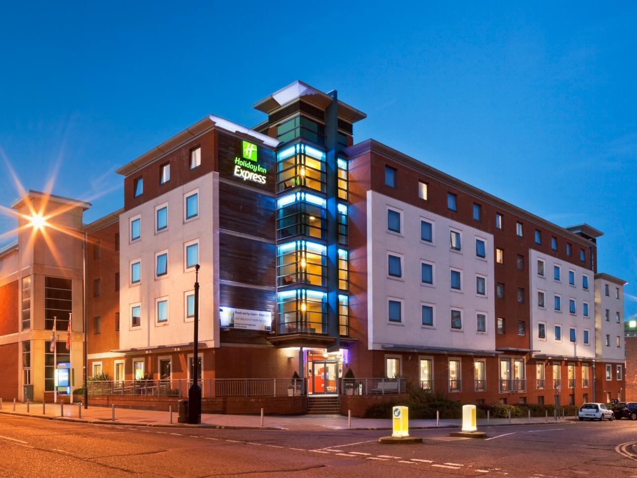 Holiday Inn Express Stevenage By Ihg Dış mekan fotoğraf