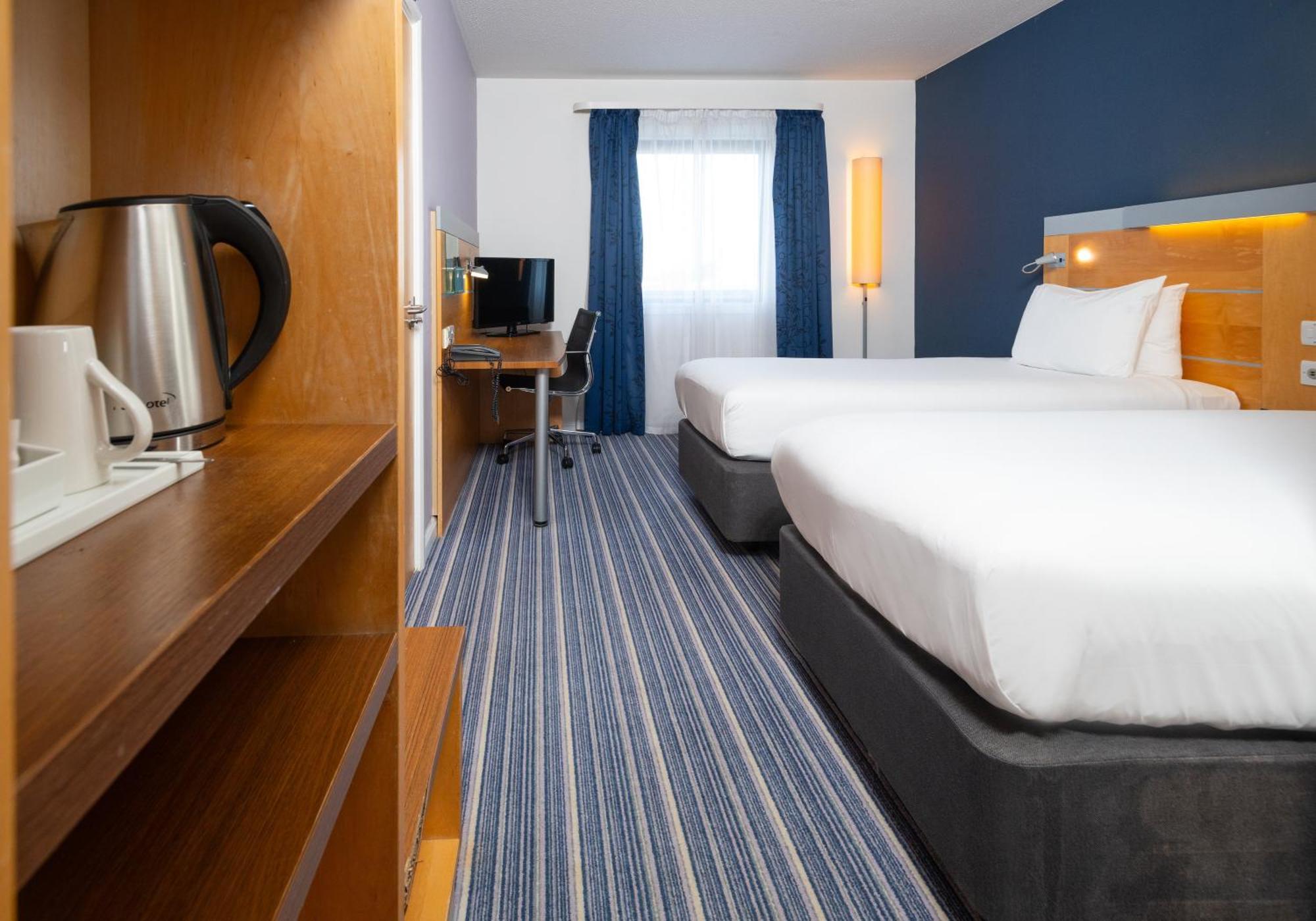 Holiday Inn Express Stevenage By Ihg Dış mekan fotoğraf