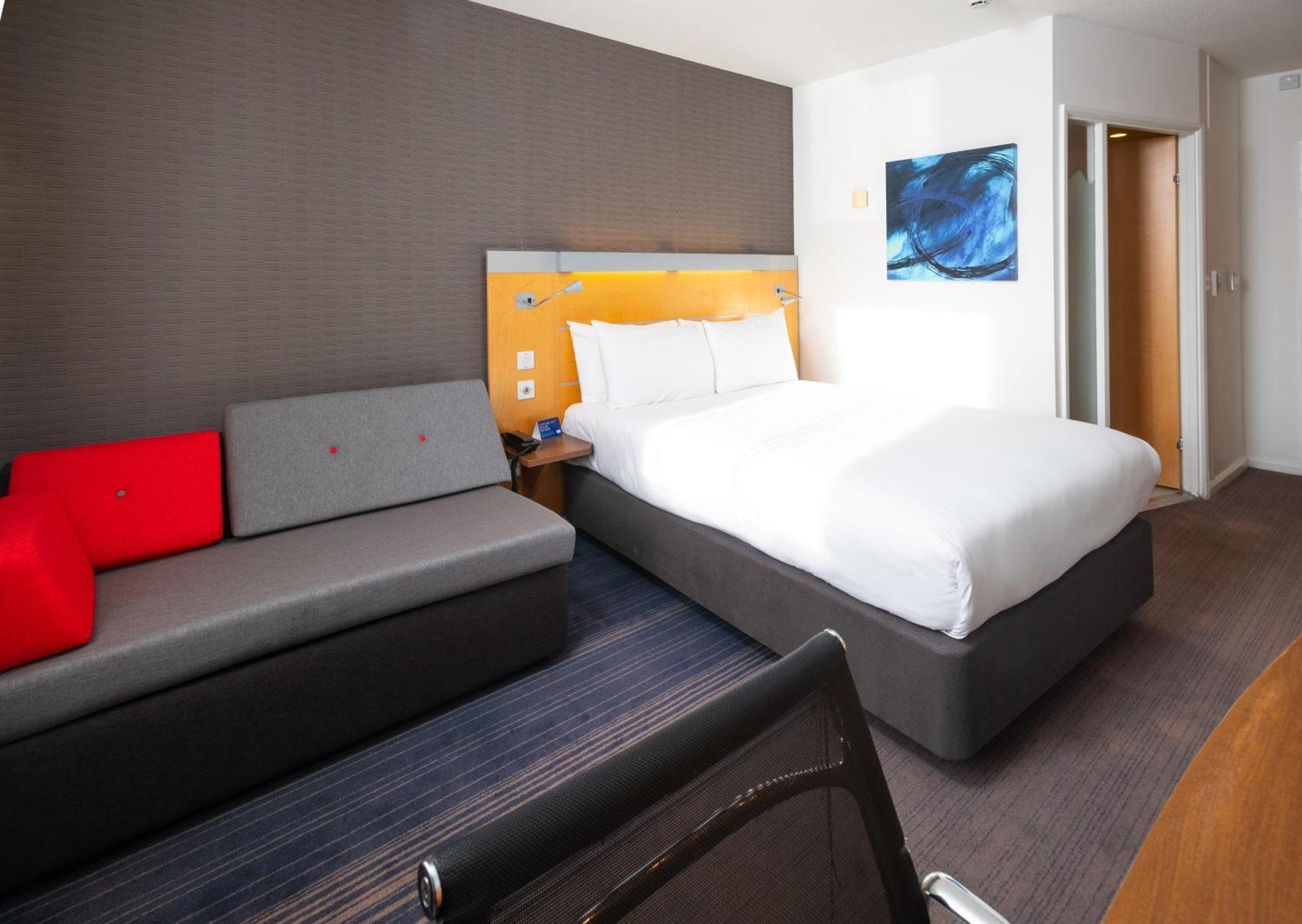 Holiday Inn Express Stevenage By Ihg Dış mekan fotoğraf