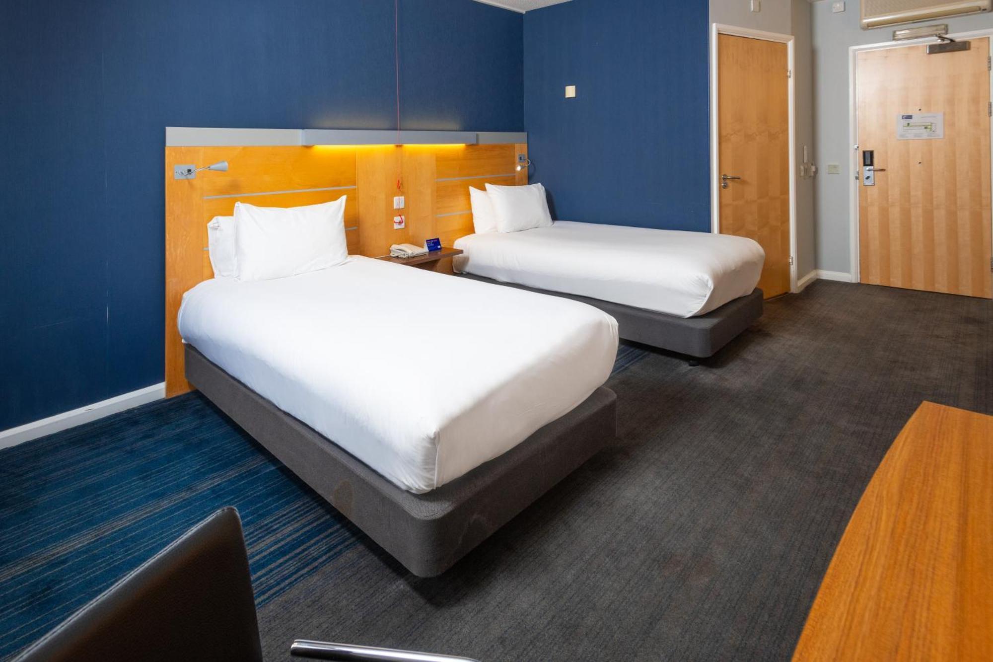 Holiday Inn Express Stevenage By Ihg Dış mekan fotoğraf