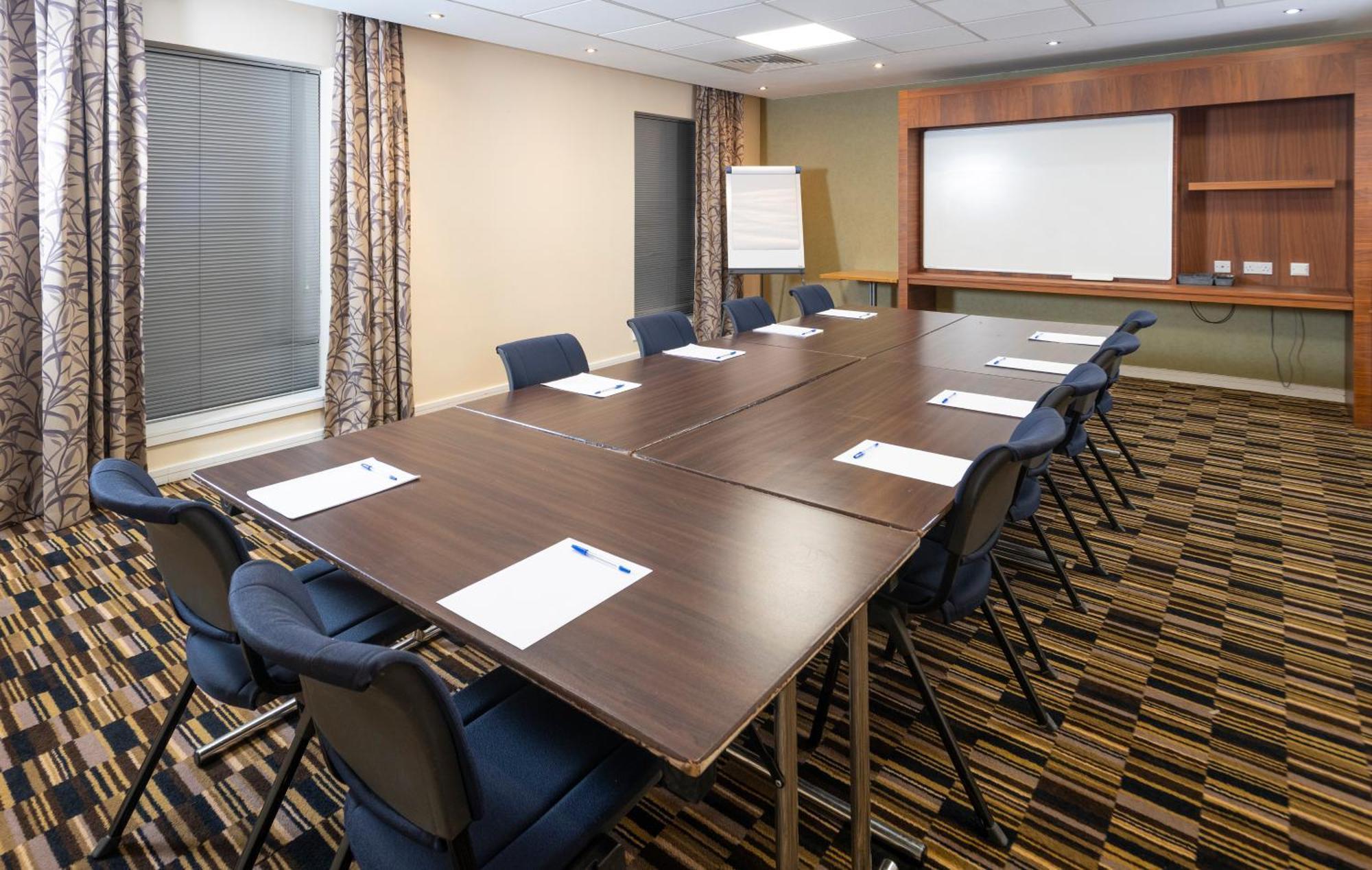 Holiday Inn Express Stevenage By Ihg Dış mekan fotoğraf