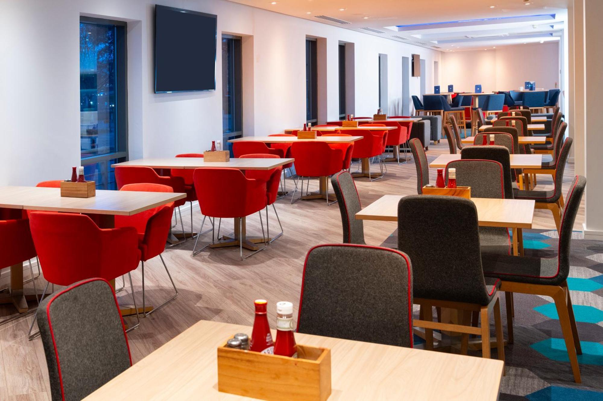 Holiday Inn Express Stevenage By Ihg Dış mekan fotoğraf