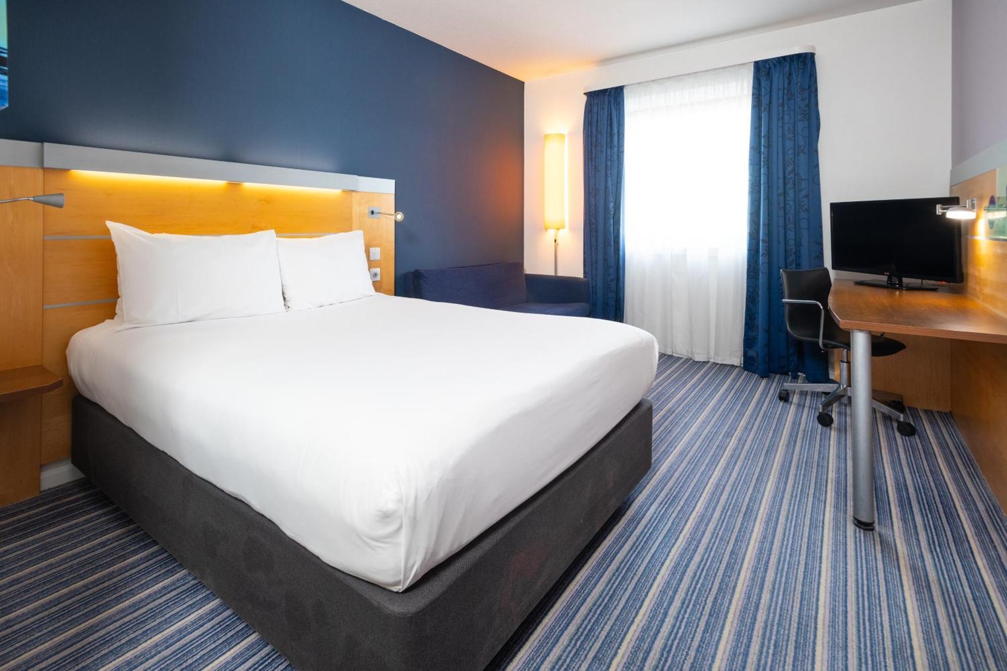Holiday Inn Express Stevenage By Ihg Dış mekan fotoğraf