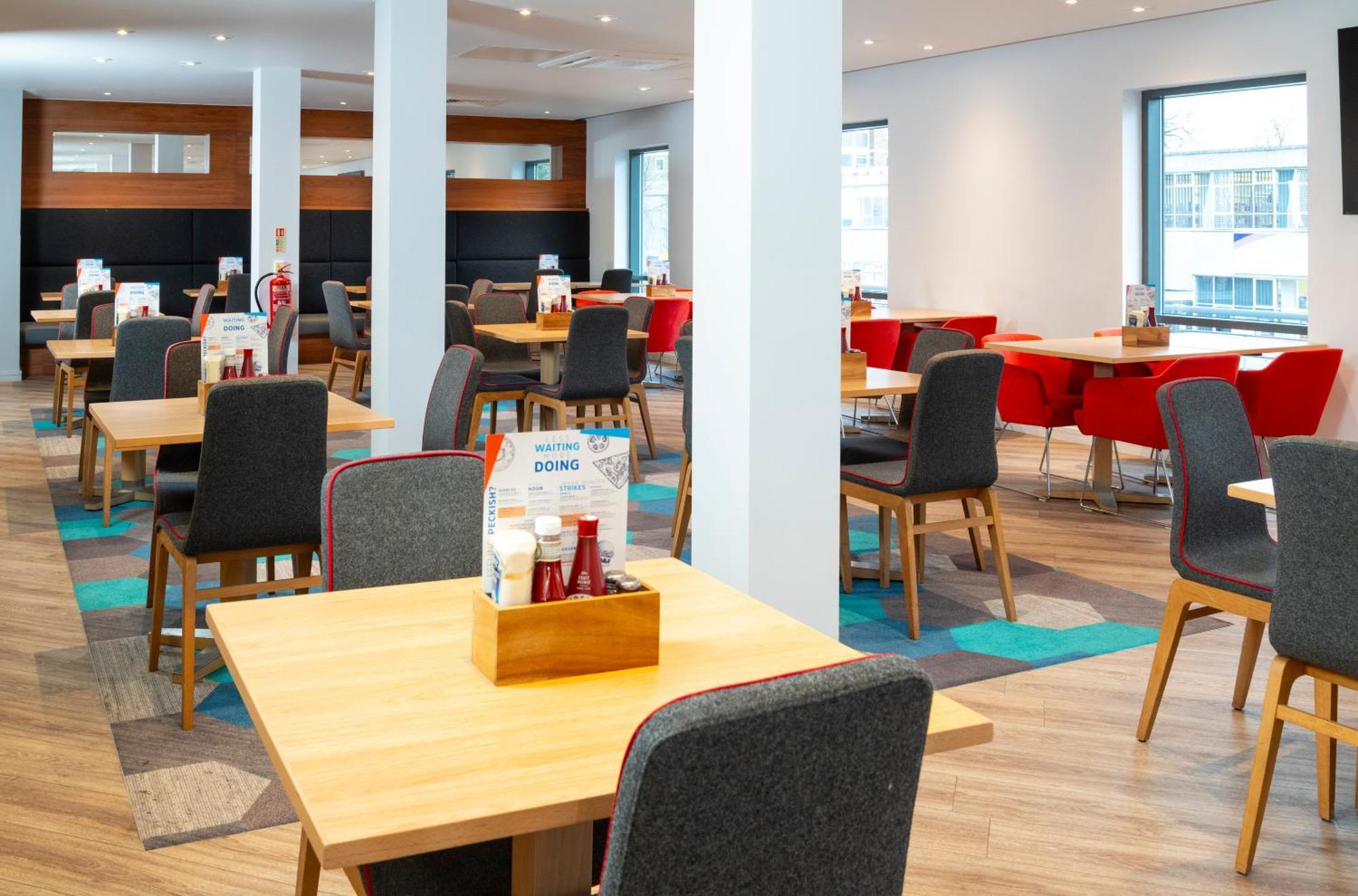 Holiday Inn Express Stevenage By Ihg Dış mekan fotoğraf