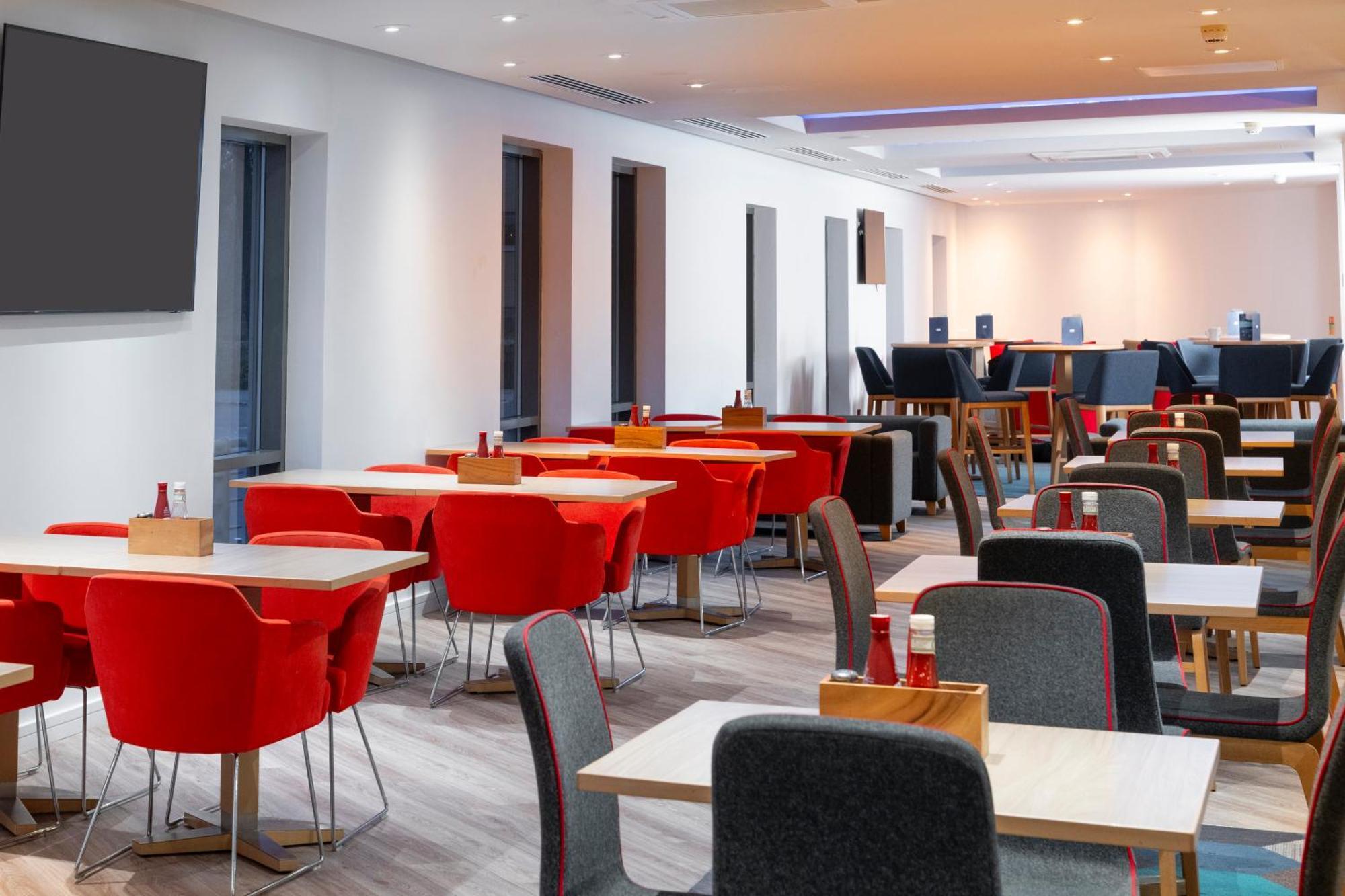 Holiday Inn Express Stevenage By Ihg Dış mekan fotoğraf