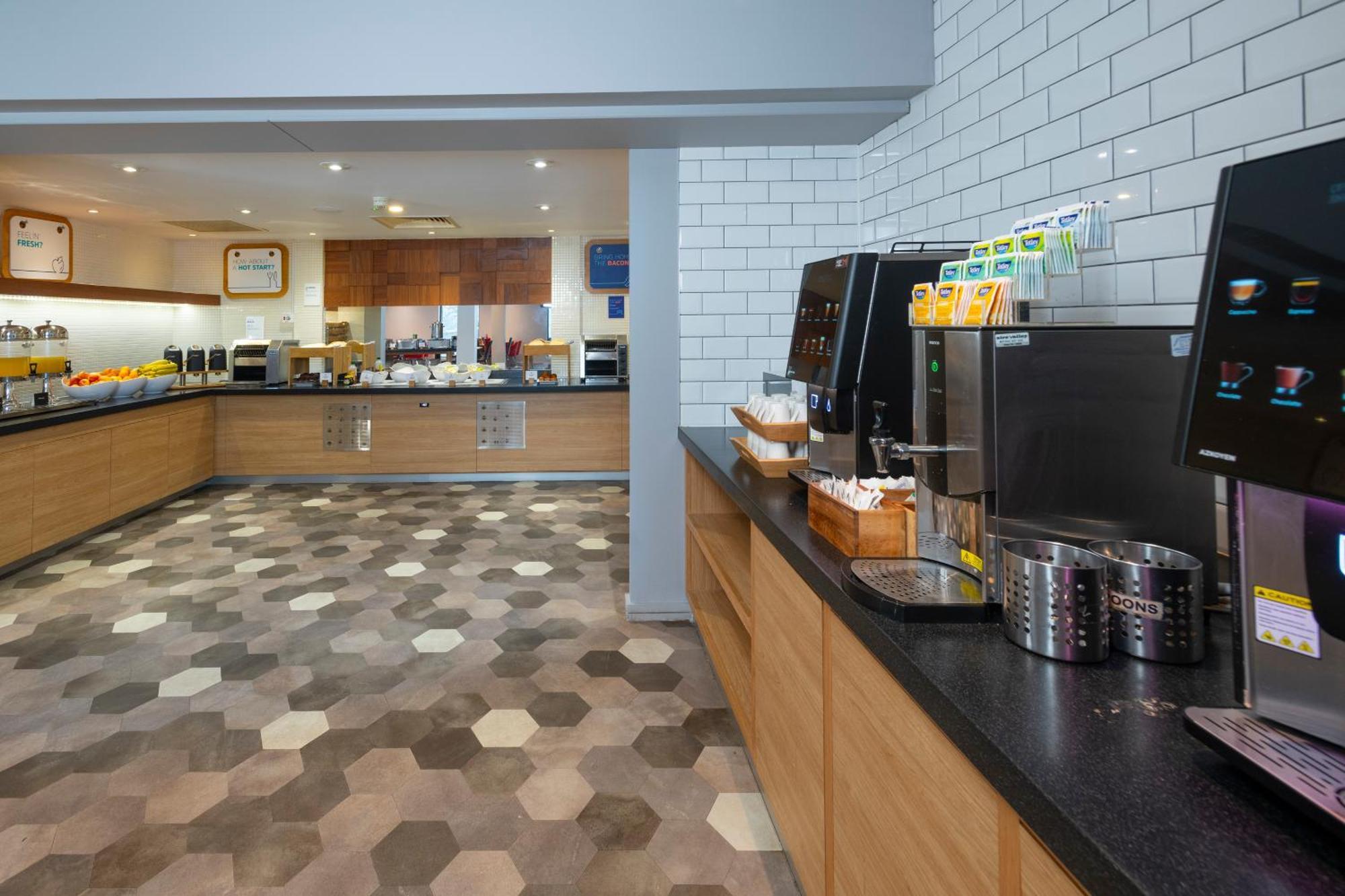 Holiday Inn Express Stevenage By Ihg Dış mekan fotoğraf