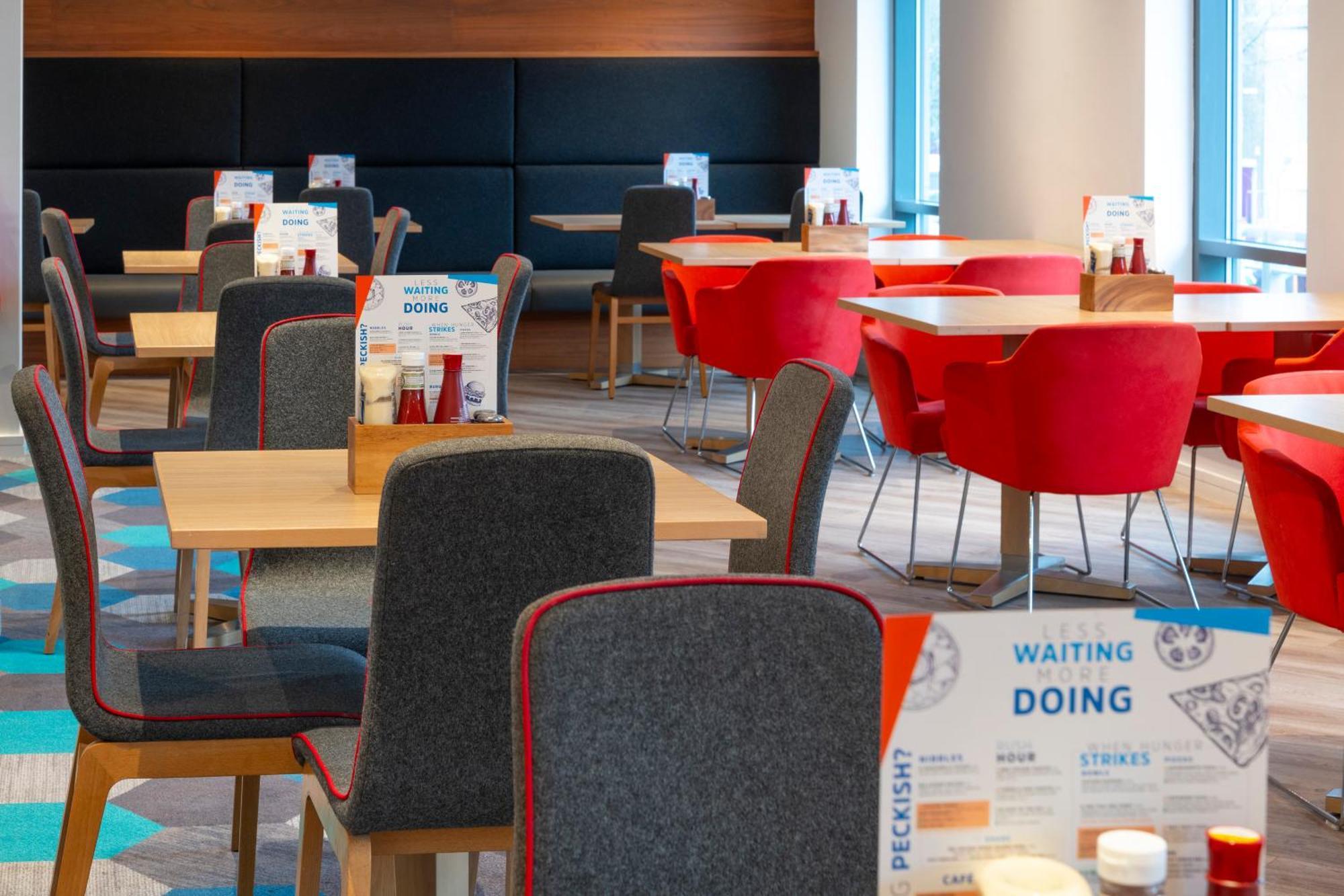 Holiday Inn Express Stevenage By Ihg Dış mekan fotoğraf
