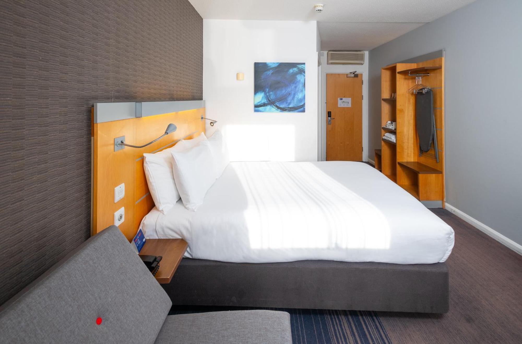 Holiday Inn Express Stevenage By Ihg Dış mekan fotoğraf