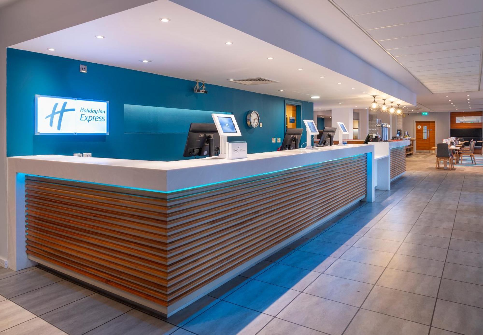 Holiday Inn Express Stevenage By Ihg Dış mekan fotoğraf