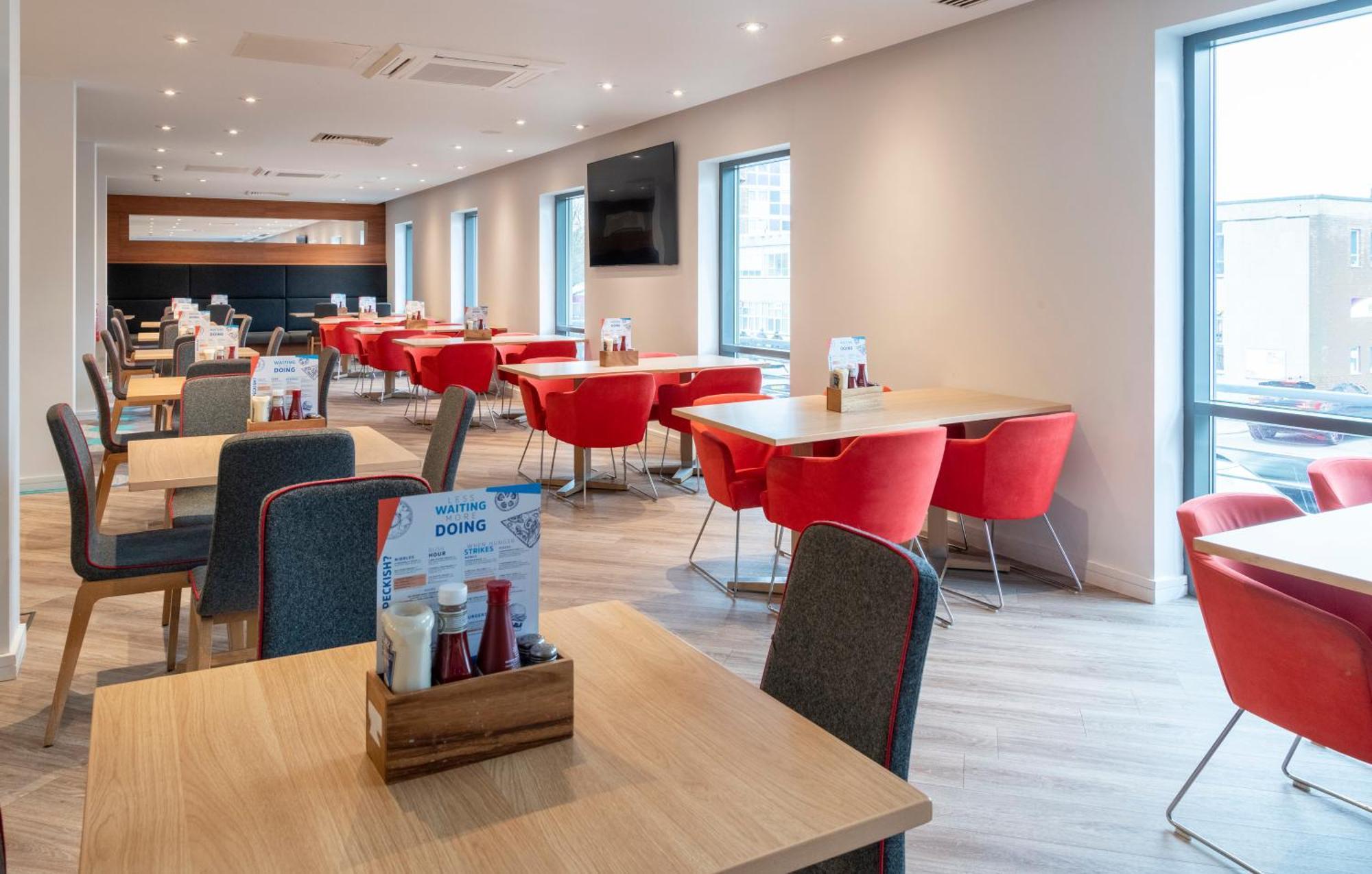 Holiday Inn Express Stevenage By Ihg Dış mekan fotoğraf