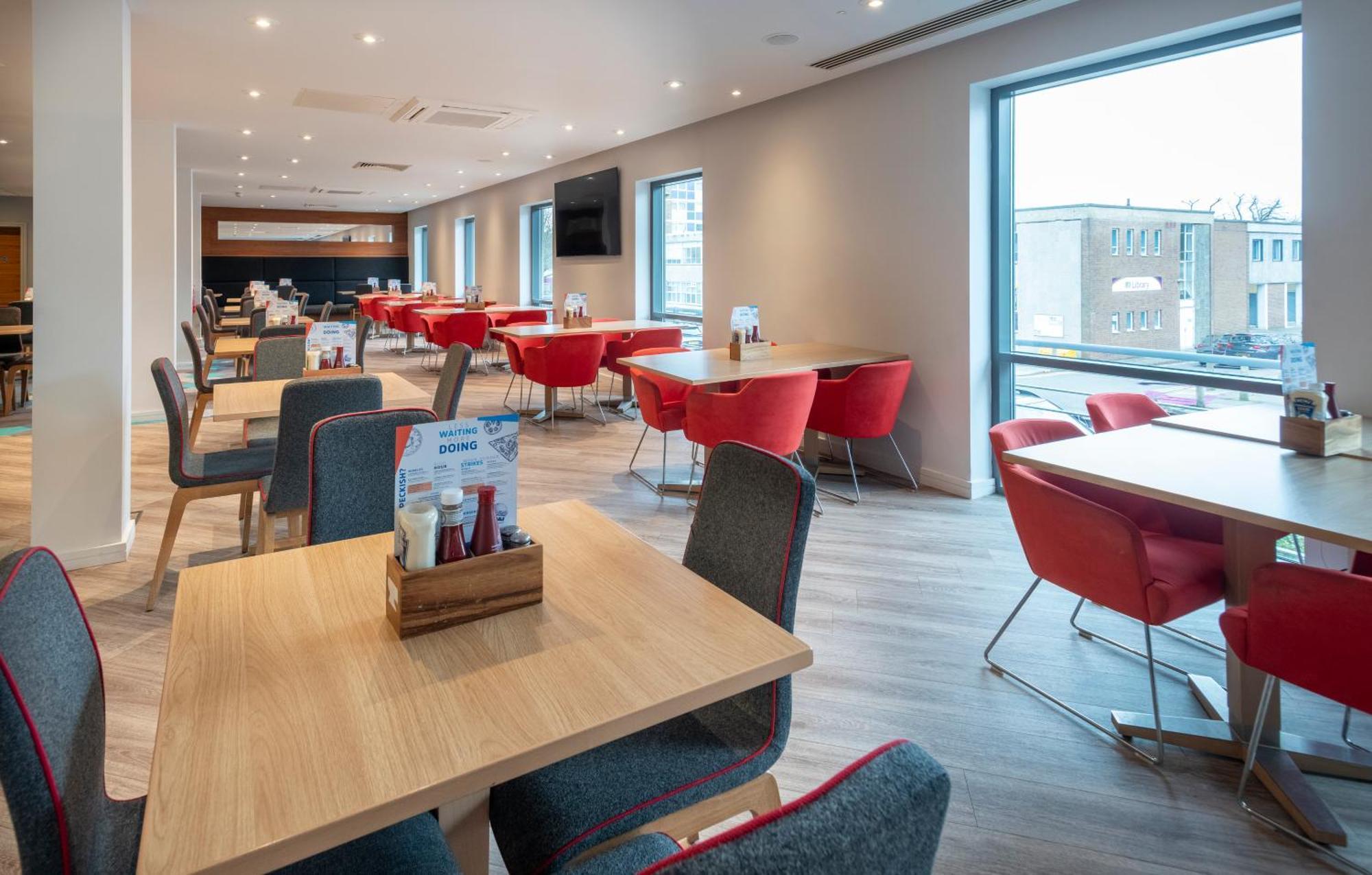Holiday Inn Express Stevenage By Ihg Dış mekan fotoğraf