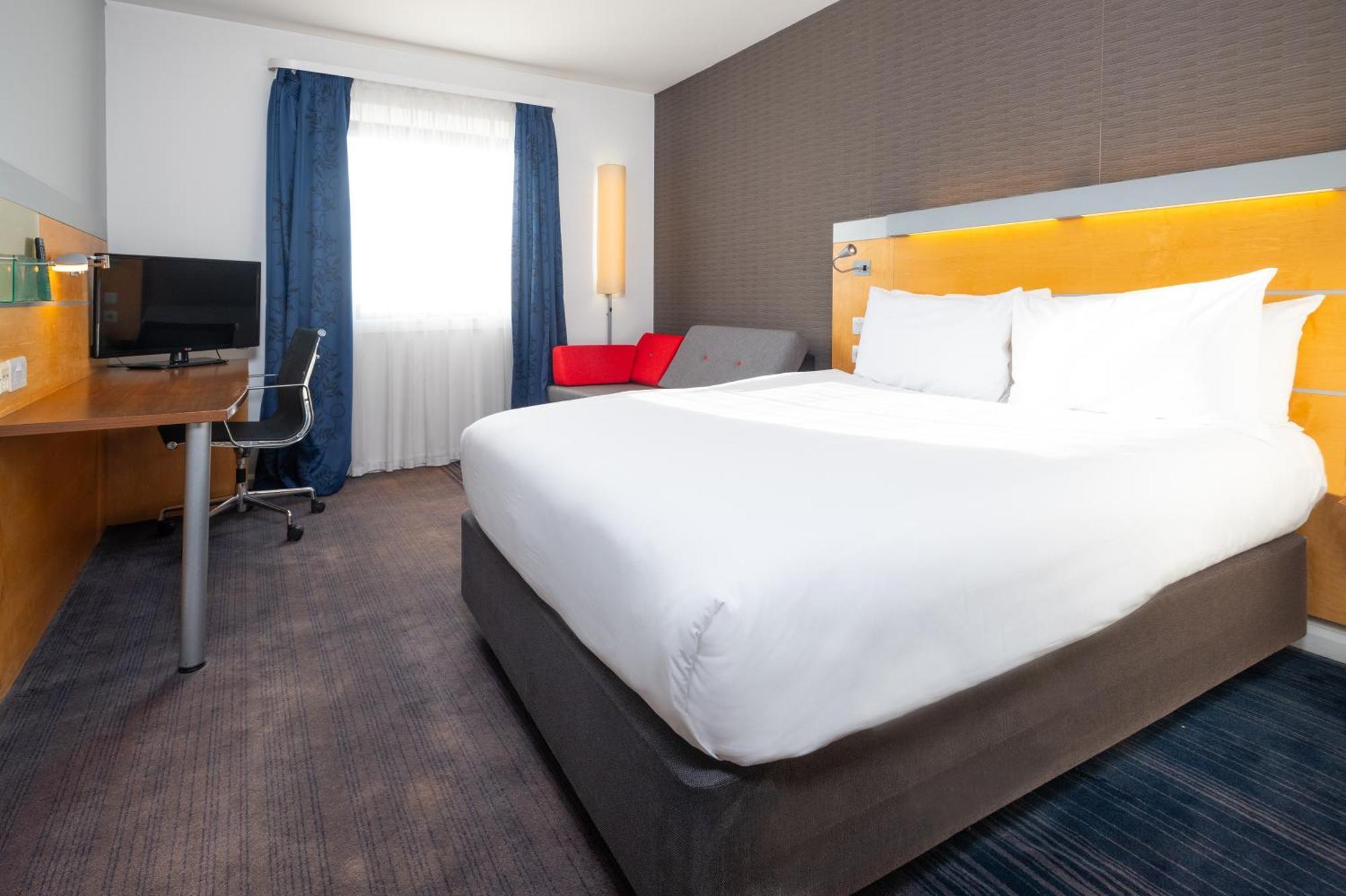 Holiday Inn Express Stevenage By Ihg Dış mekan fotoğraf