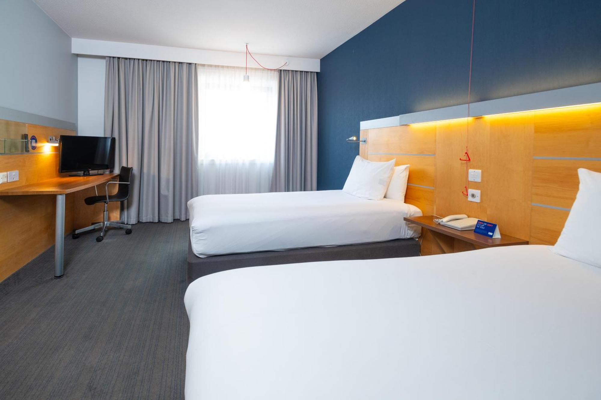 Holiday Inn Express Stevenage By Ihg Dış mekan fotoğraf