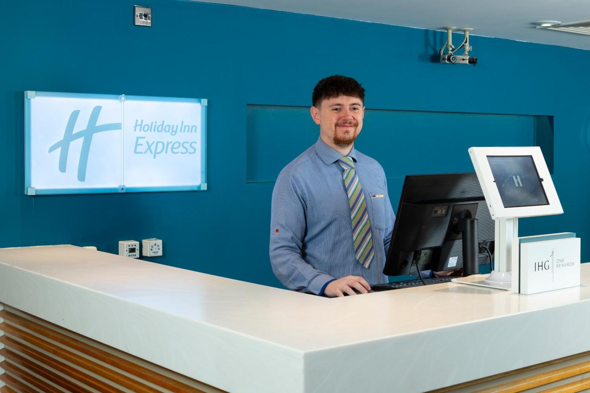 Holiday Inn Express Stevenage By Ihg Dış mekan fotoğraf