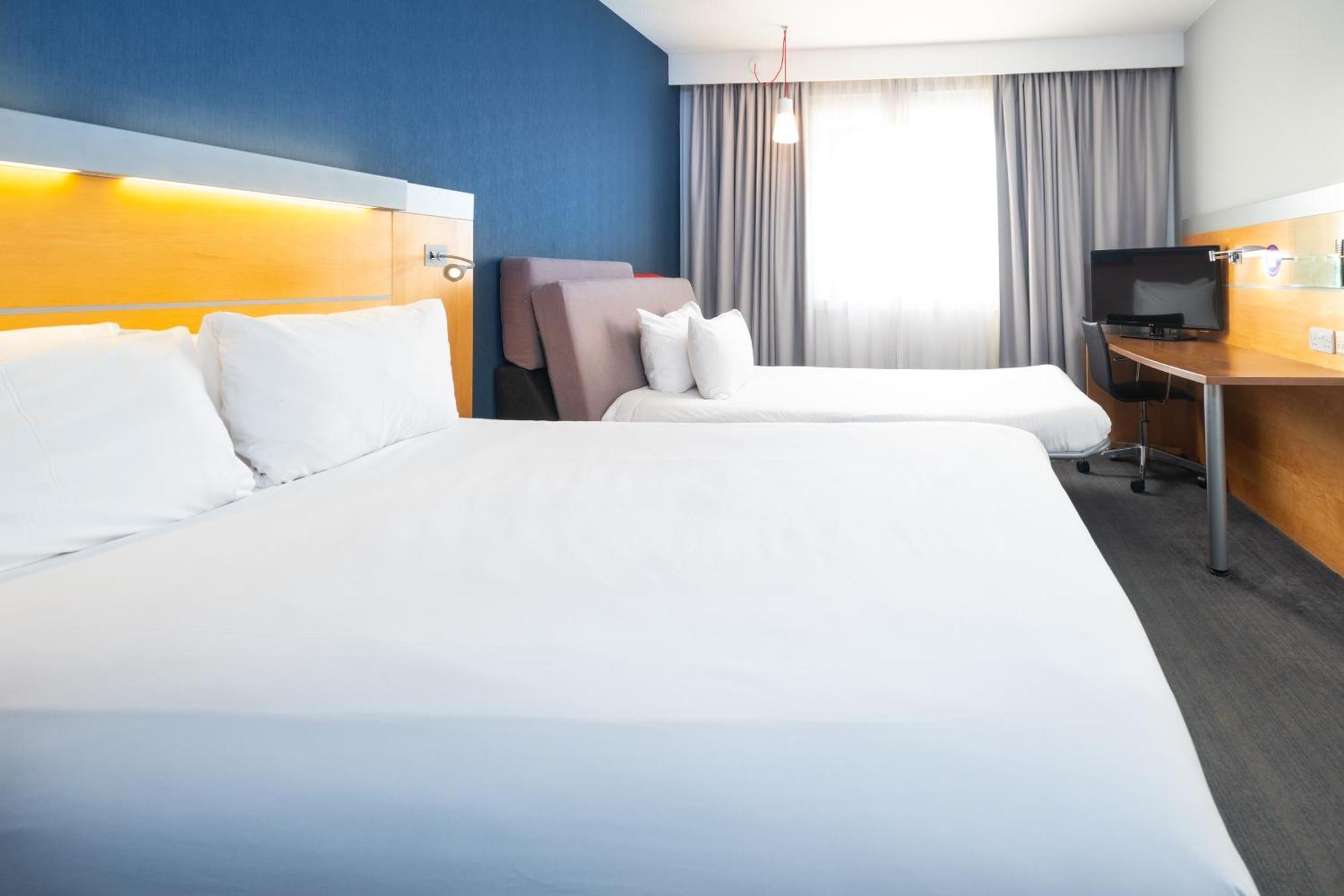 Holiday Inn Express Stevenage By Ihg Dış mekan fotoğraf