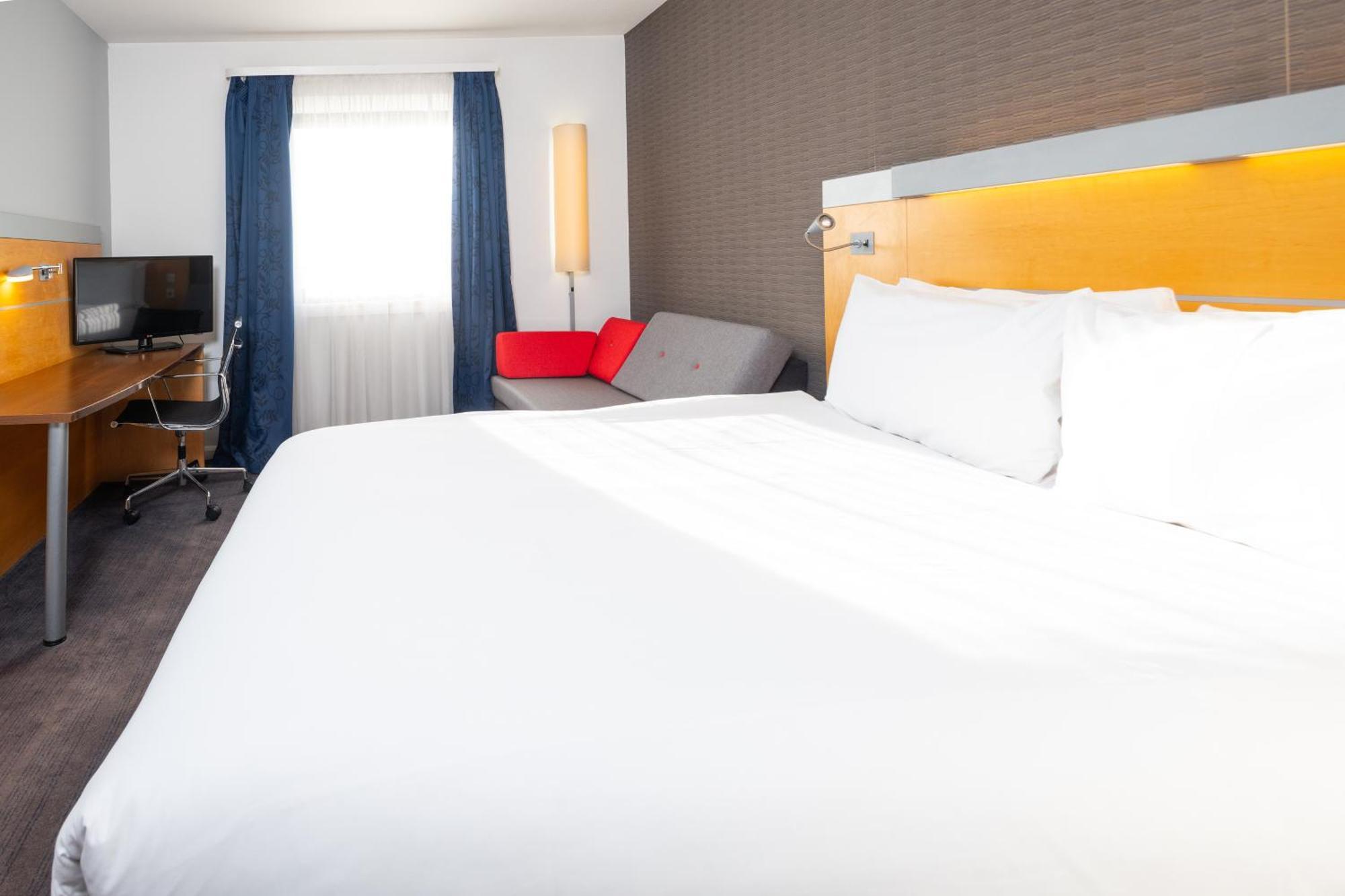 Holiday Inn Express Stevenage By Ihg Dış mekan fotoğraf