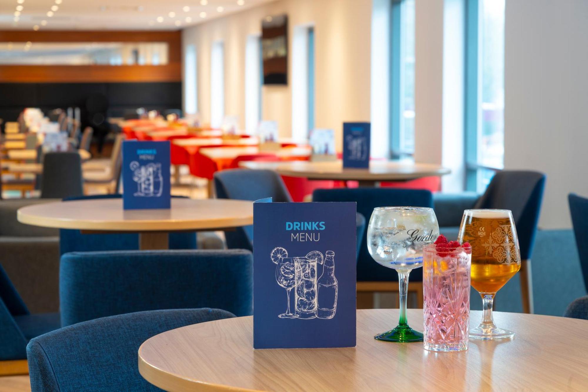 Holiday Inn Express Stevenage By Ihg Dış mekan fotoğraf