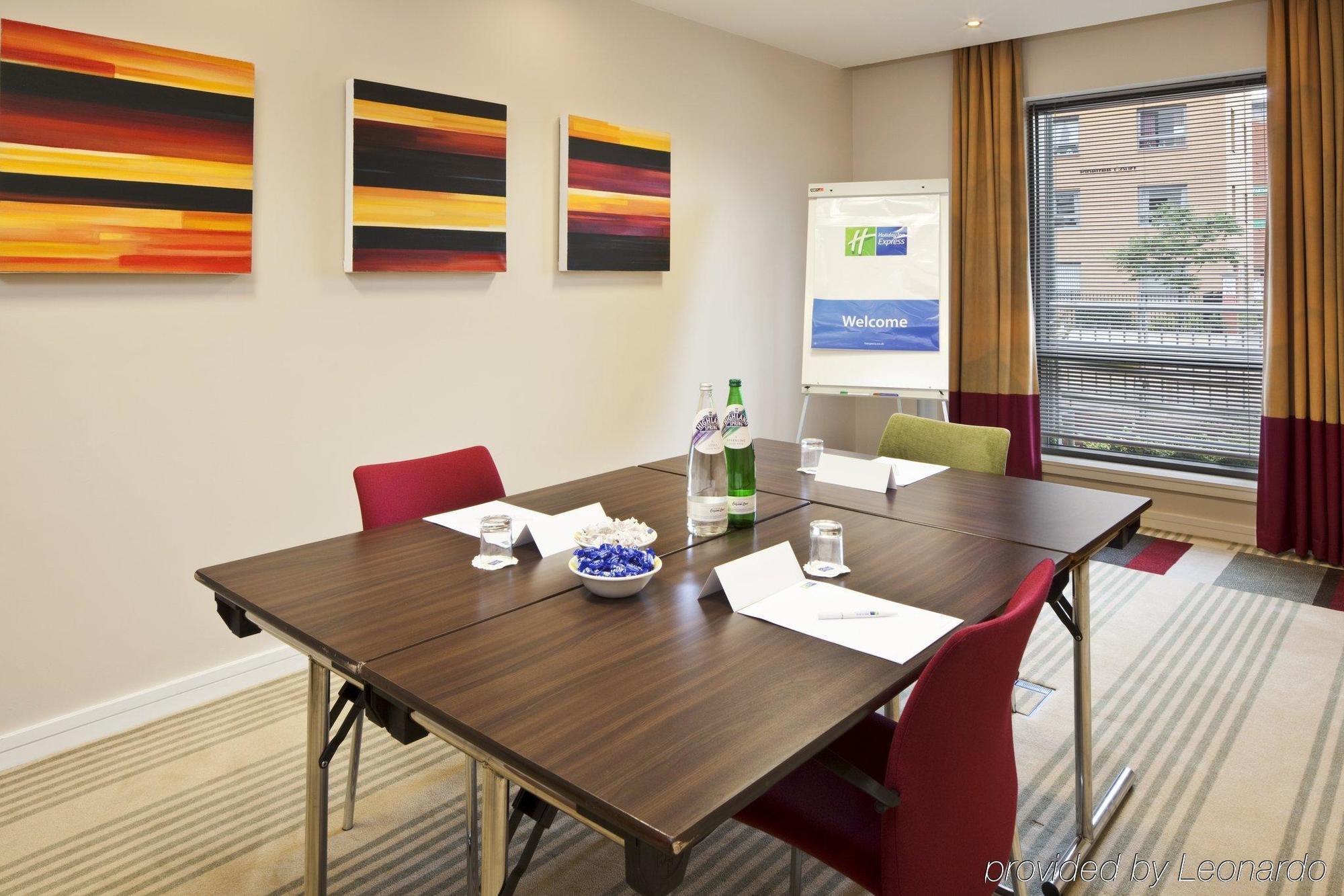 Holiday Inn Express Stevenage By Ihg Konforlar fotoğraf