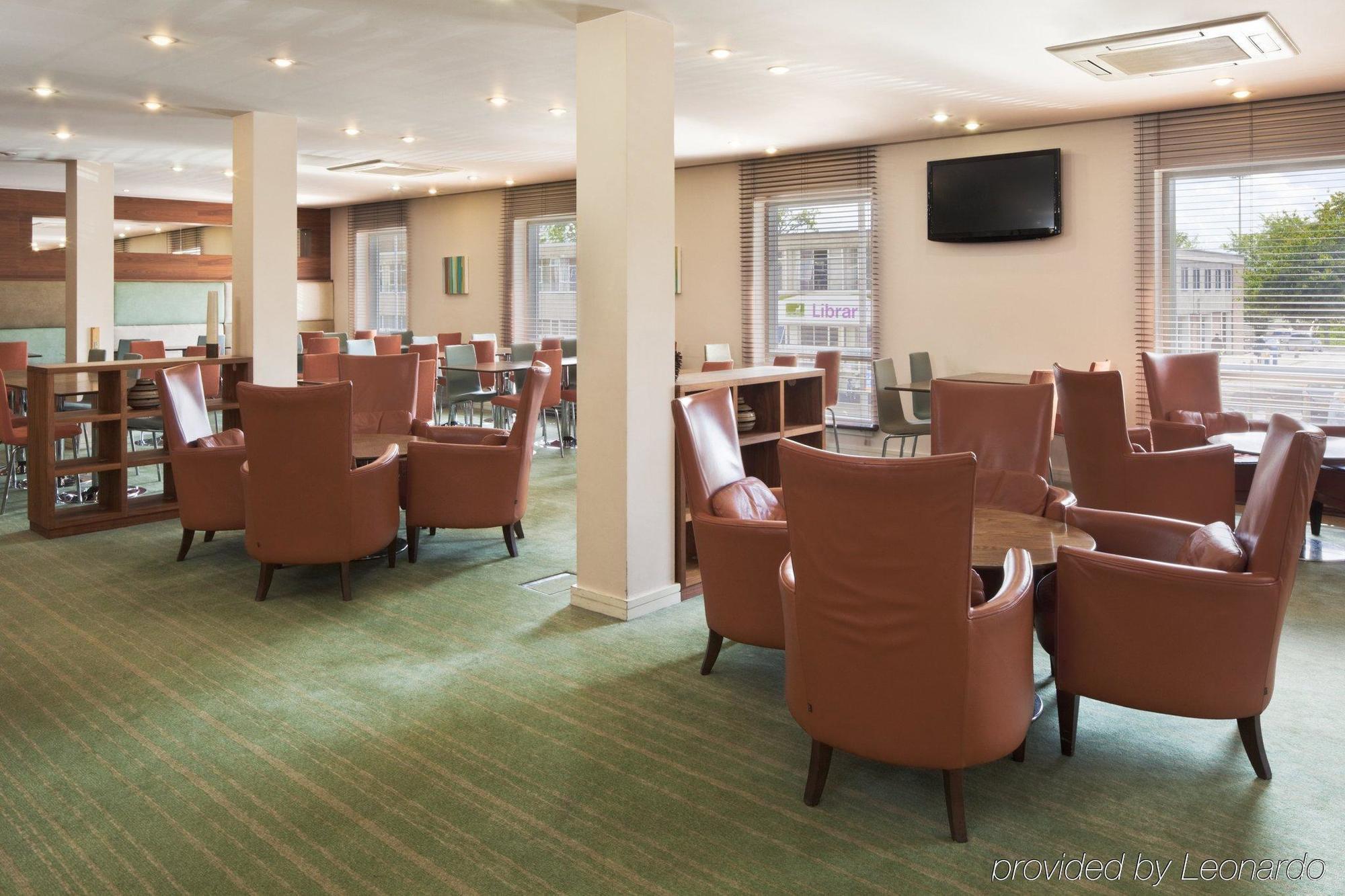 Holiday Inn Express Stevenage By Ihg Restoran fotoğraf