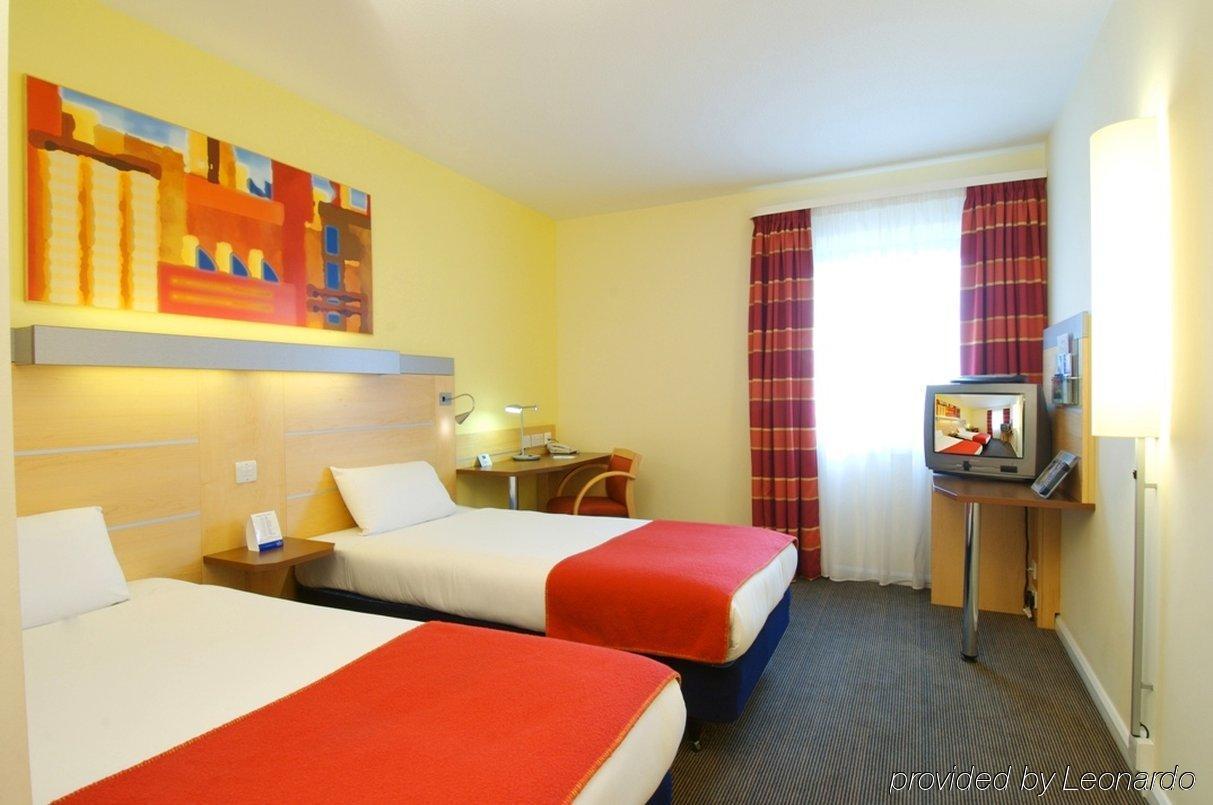 Holiday Inn Express Stevenage By Ihg Dış mekan fotoğraf
