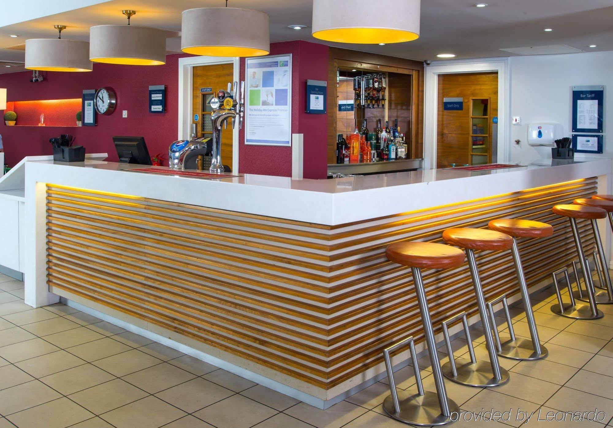 Holiday Inn Express Stevenage By Ihg Dış mekan fotoğraf