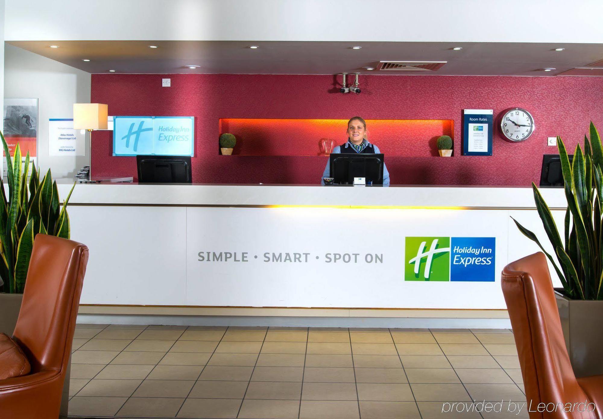 Holiday Inn Express Stevenage By Ihg Dış mekan fotoğraf